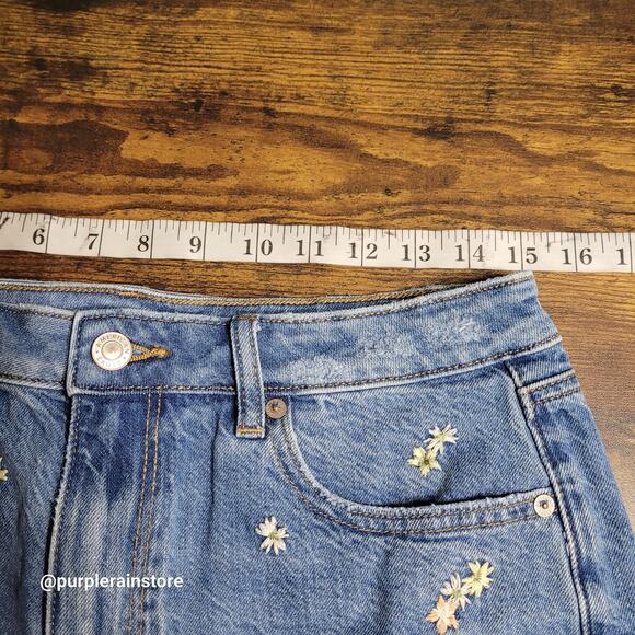 American Eagle Mom Shorts Size 10 Floral Embroidered Medium Wash Denim - Picture 6 of 11